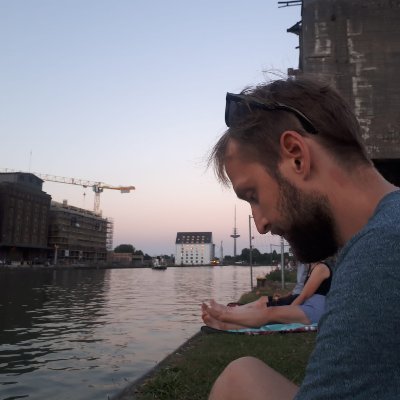 European with heart & soul.
Employed in administration, still a ❤️ for science.
Busy with the integration of refugees.
Loves data-driven reasoning.
He/him.