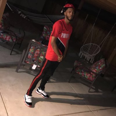 Ball Is Life 🏀 Money Is The Motive 💰#RIPBLACKMAMBA 🤞🏼 #INZELWETRUST 6’5 Handsome And Just Cuz In Light Skinned Dont Mean I Got Hoes DONT JUDGE ME 🥳😤