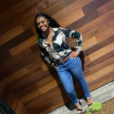 realislexis's profile picture. . positive vibes only