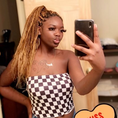 🔞 Single Mommy to a beautiful babygirl 🥰💓Aries ♈️ class of 20’ 👻~chocolatebby180 ig: officiiall_zee