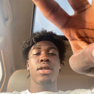 iBeLilTay's profile picture. 💥can u tell me who just sent them shots at me ?  #LLVJ🕊