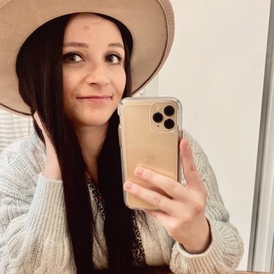 LyssWiley17's profile picture. 