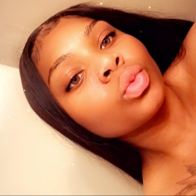 Nicole| #24 Aries ♈️| Future 👩⚕️| Beautiful mom💖💜 a future wife to be 😘