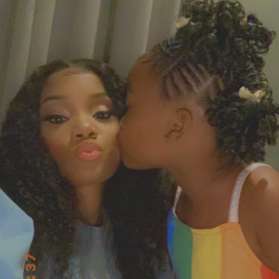 ayo_moooo's profile picture. Just Live .