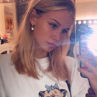 miaaaoc_'s profile picture. — “𝑺𝒉𝒆’𝒔 𝒂 𝒔𝒖𝒑𝒆𝒓 𝒇𝒓𝒆𝒂𝒌.”