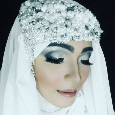 MLux29's profile picture. Senja terlalu berani mengingatkan untuk merindukanmu dan aku tidak bernyali untuk mengatakan aku rindu💦