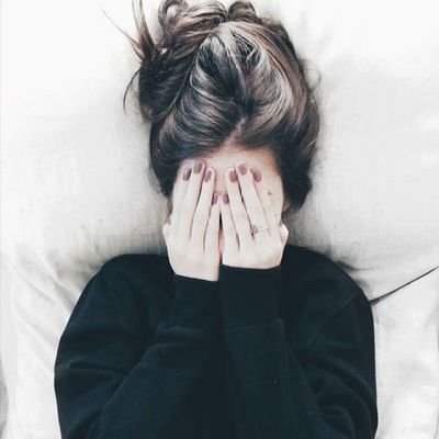 _UnaArrobaMas's profile picture. Un café que me despierte de estos sueños incoherentes.