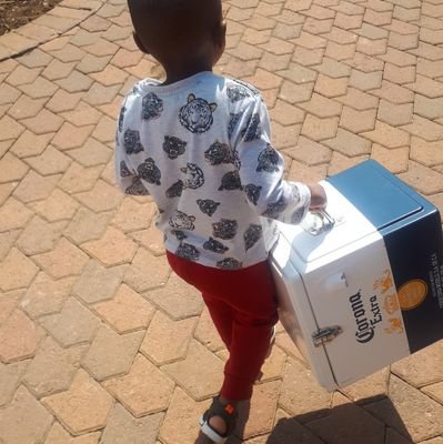 MfanakaSophie's profile picture. certified Lobola negotiator || alleged father  || night accountant || isiko-usiko