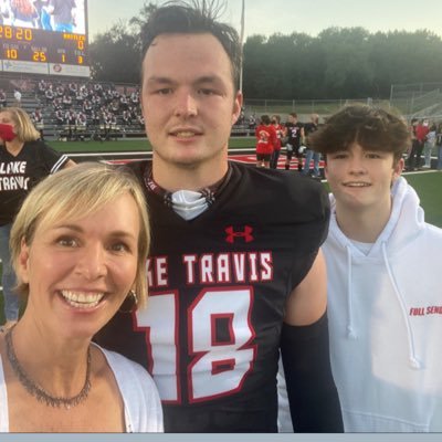 mom to 2 sporty boys🏈, founder of Wexel Art 🖼️ USC fan (Lake) ♥️💛Chaps fan (Heath ⚡️)+ yoga, travel & foodie