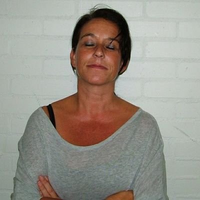 Moeder, Z-verpleegkundige en geniet meestal in stilte op Twitter (praat de hele dag al te veel).