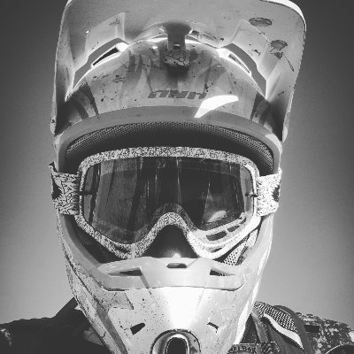 MotoB33's profile picture. 