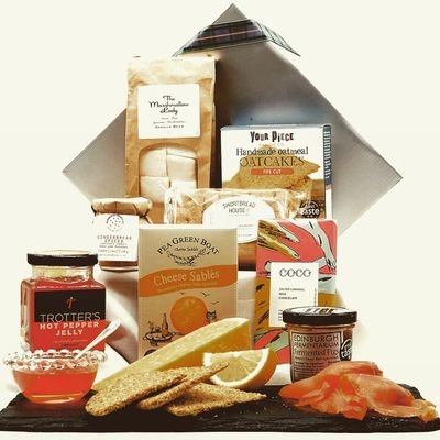 I love food. I love introducing people to new foodie experiences on my food tours. Now you can enjoy without leaving home my delicious Edin Food Safari hampers