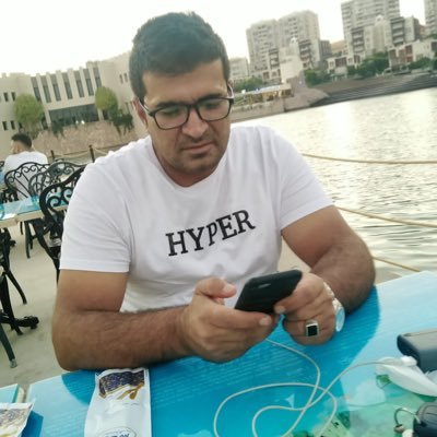 Lanetlensin bileğinin hakkıyla kazanmayan, saygısızlıktan ayrılmayan, akılsızca elini dokunmaması gerekenlere uzatan!