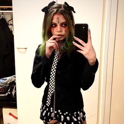 Instagram: queexofthedead | Engaged 11.10.2020 @alestoteles1 💍 | Who are you to tell me what I can and can't do or say? No thanks. Fuck you!