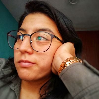 Ignoradora profesional.
Nunca espero nada de nadie, porque es mejor estar sorprendido que decepcionado.