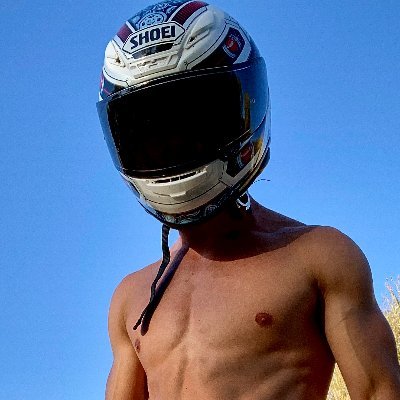A hung & horny motorcycle boy who pushes it to the limit 🥵 Bi guy. The biggest cumshots fly here 😈 https://t.co/CCAj1DHeeF