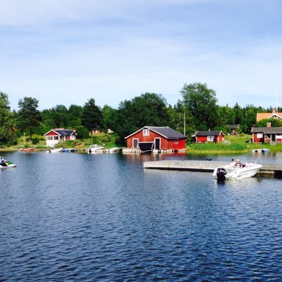 Rädda liv och minska lidande i Corona-tider. Lyssna på vetenskap, olika perspektiv och använd försiktighetsprincipen. Värdighet och medmänsklighet.