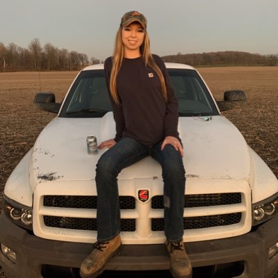 teresa_c1ayton's profile picture. busy watching the corn grow