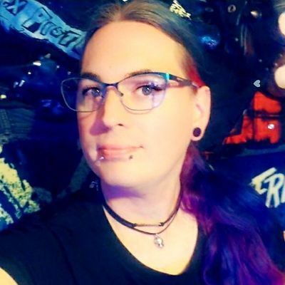 Jesse Morgan. Canadian 🇨🇦 LGBT 🏳️‍🌈 Non-Binary (They/Them). Youtuber. Punk & Metal Musician. Writer/Author of the Emerald Spade series.