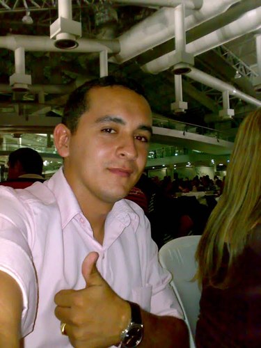 tenho 23 anos sou vereador da minha cidade, gosto de viajar e de conhecer pessoas novas, como todo mundo tenho defeitos e qualidades.