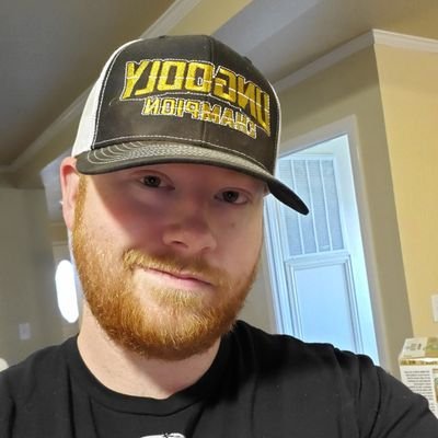 i am a independent comic book writer who self publishes his own series, Beast King. I also help publish Crossers Gate. Crimson Gate Comics is our label!