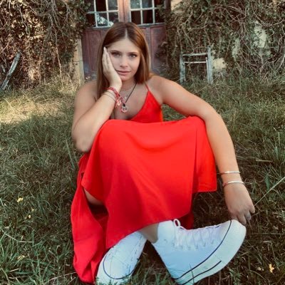 loladesbets's profile picture. 