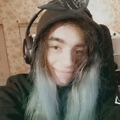 mood : Face B, chaotic bi crackhead // Protect trans kids ⚧ // i'm an inline 6 kinda gal // Totographe