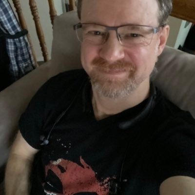 E.Eng, EDA/CAD hacker, VE3SLG, bassist, violist, 3dprinting, reprap, open source bits & atoms, dabbler in everything. @QueensU Apple Math C&C Sci'96/7/8! He/Him