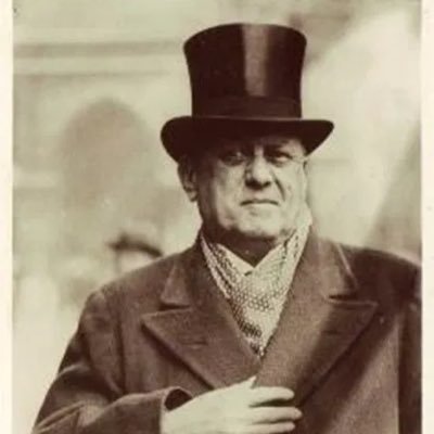 lordhumedad's profile picture. ¡Qué ganas de ser humano! ¡Me ducharé, daré propinas a los camareros, me haré moratones, doblaré sábanas, decepcionaré a mis seres queridos y comeré tacos!