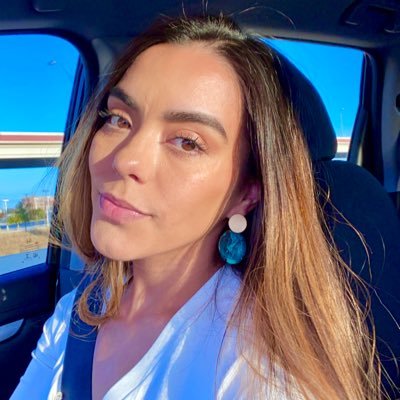 ceciliafcampos_'s profile picture. ✨👩‍👦🌻🍔💟🧘🏻‍♀️🍷🌞🥝🦋