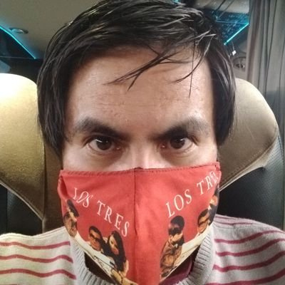 Administrador de Empresas, Dibujante de barcos, Navegante frustrado, Guitarrista amateur, melómano, maestro chasquilla, Cat lover. #apruebo