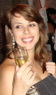 Educadora. De História. De Geografia. Pedagoga. Pesquisadora. Sagitariana. Palmeirense.Mais um monte de rótulos...