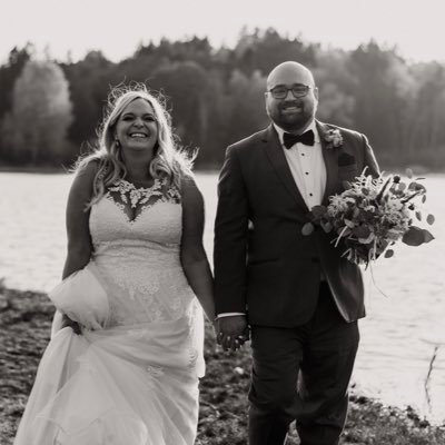 jess__shade's profile picture. Makeup can only make you look pretty on the outside, it doesn't help if you're ugly on the inside. Unless you eat the makeup.