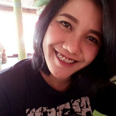 is_pawestri's profile picture. 