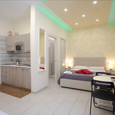room25mq's profile picture. 🌍🇮🇹 🇪🇸 🇬🇧 🛏 ⛵️🛫🌎 ~CASA VACANZE~ Room25mq è un monolocale Luxury. Qui è possibile trascorrere sia momenti di relax che una piacevole vacanza