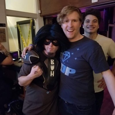 Stand up Comedy meets Gaming/Streaming. @winstonhcomedy and @barrywhitehansn talk to a guest comic and a guest streamer/content creator every episode.