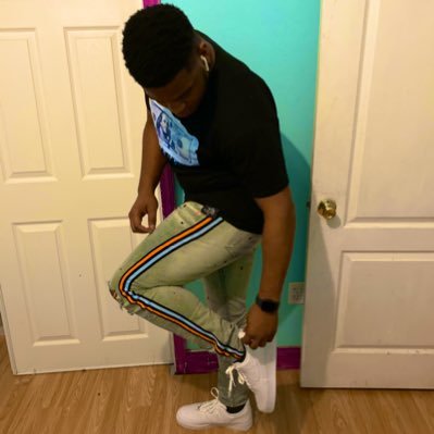 Music 🎶🎼 is life🎹 Mortuary Science 🧬 major #ChildOfGOD🙏 #BlackExcellence #speaker🎤 #singer 🎼 R.I.P. Grandma Rie 🙏❤️ #GannonUniversity’24📚📓