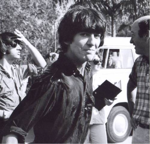 George Harrison. TheBeatles. Oh si, tengo una GUITARRA. FOREVER ALIVE. :) follow me :D.... Amo a mi @InesHarrison♥:D 16/10/10-4/12/10-19/05/11♥