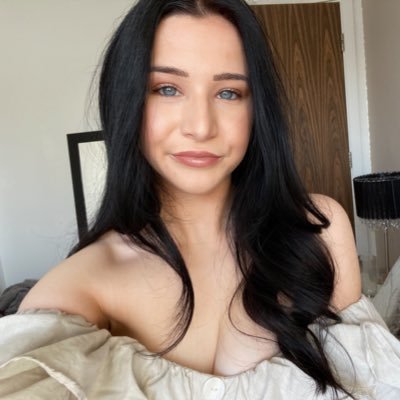 lucymelissa_'s profile picture. 26 | IG: lucypxrry