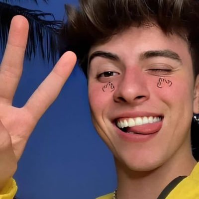 •sou do fc: transmitegabs🍭               •ele segue🥺✊🏻