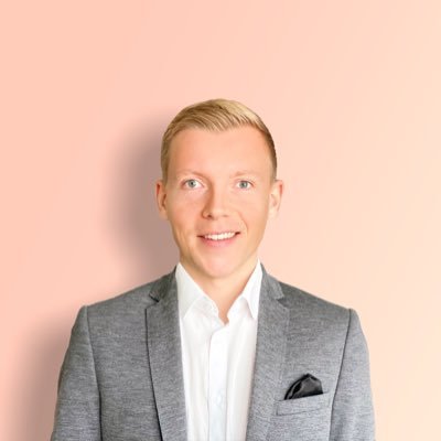 👨🏼‍💻 Head of Marketing & Strategy @werk_b_events | ⚽️ Football Player | 🏈🏃Sports Enthusiast