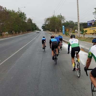 No somos un equipo, tampoco una agrupación, nos interesa el Running y el Triatlón de Guayaquil y Ecuador. 
Deportista Ejecutivo.