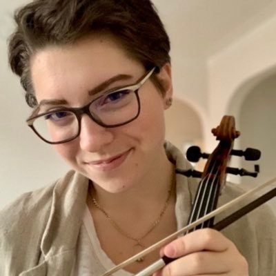 (she/they) 🇨🇦 orchestral violinist, 24, Bear is actually my dog (Eng/Fr)
