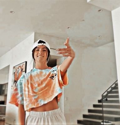 AnaBenejam's profile picture. lol