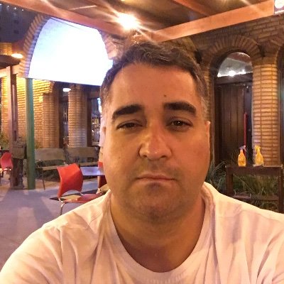 Cantor, compositor, instrumentista e Engenheiro, Pablo Vilela.