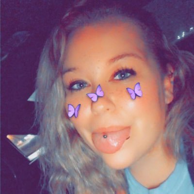 Madison43389631's profile picture. 18 🤙 Cosmetology 💇‍♀️💅 Class of ‘21 😌