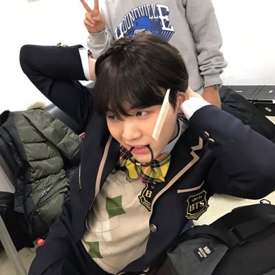 존경하는 선생님들 제발 저 썰지 말아주세요,, 그냥 혼자 조용히 알티하고 맘 누르면서 행복하게 덕질하는 계정입니다,, 제발요ㅠㅠㅠㅠ