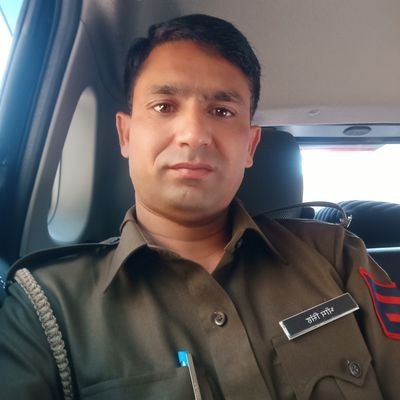 Bhimsin46344546's profile picture. यूं ही बदनाम है हम खाकी वाले
लेकिन इतिहास गवाह है।
हर किसी ने हमको महफ़िल में नहीं
मुसीबत में याद किया है।