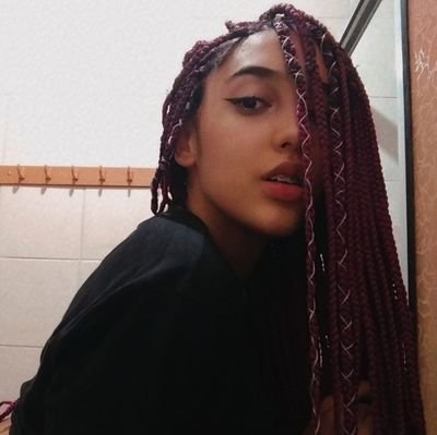16 anos de pura monguice✨
insta: @barb.raxx
••basquete é minha religião••
