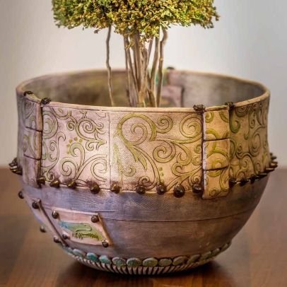 I'm a ceramic artist, tweeting about art, craft, food and lots of other stuff...